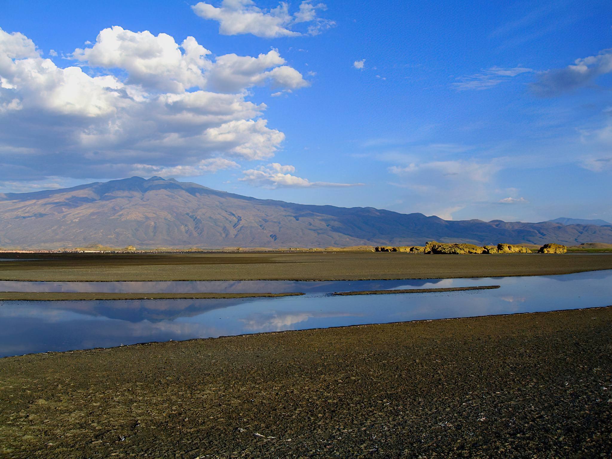Streams_Flowing_to_Lake_Natron_20