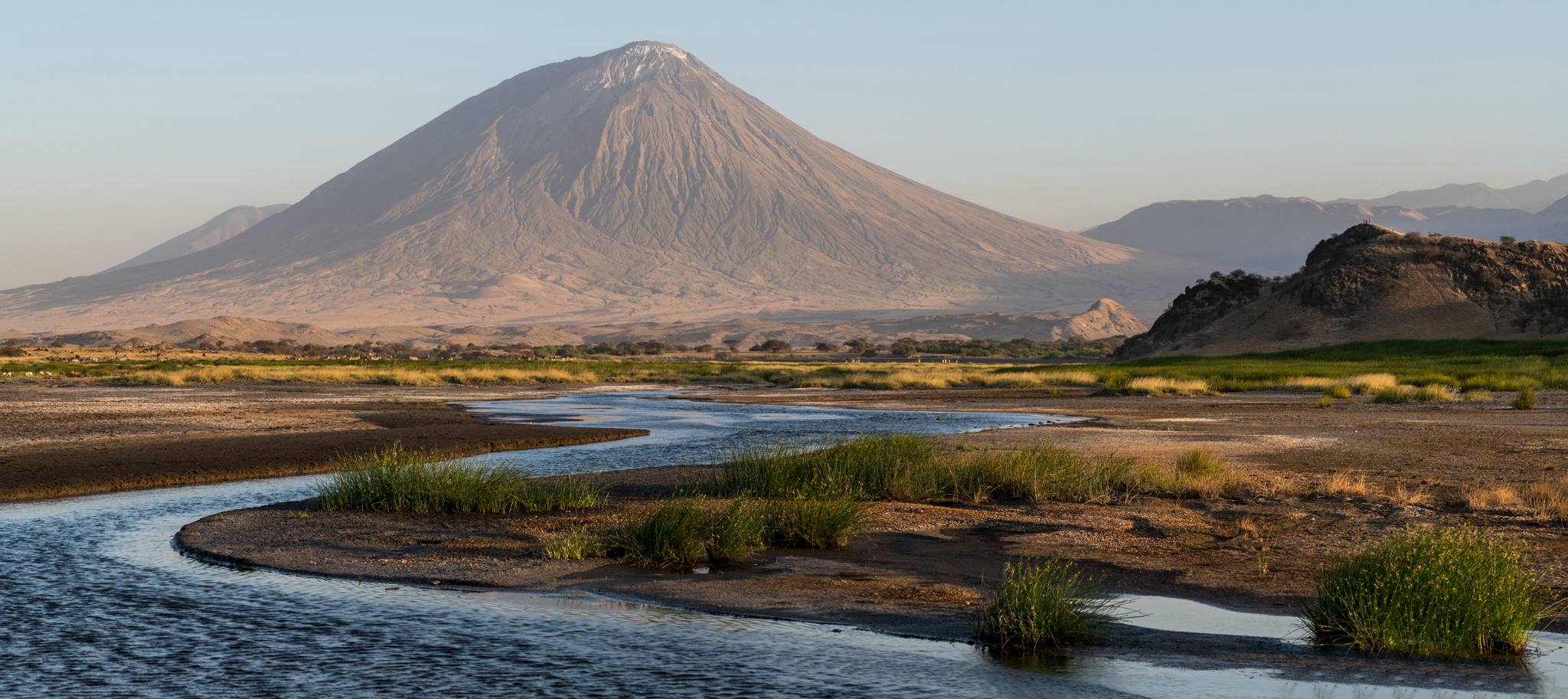 Streams_from_Oldoinyo_Lengai_04